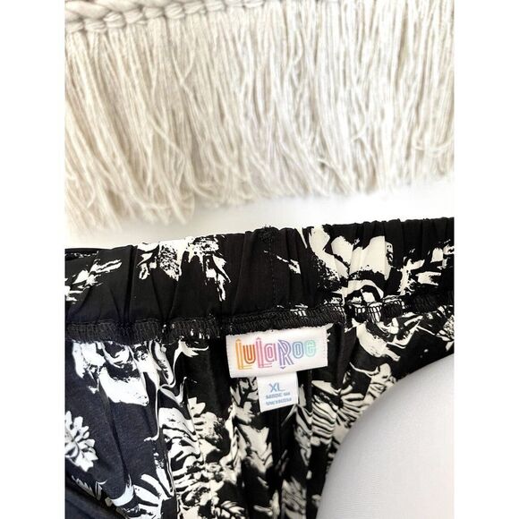 LuLaRoe Deanne Pleated Wrap Skirt Size 16/18 Black &White Floral NEW Lightweight - Picture 8 of 11